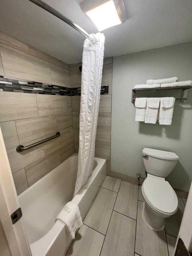 Continental Inn And Suites Nacogdoches Tx Sfa University Downtown 외부 사진