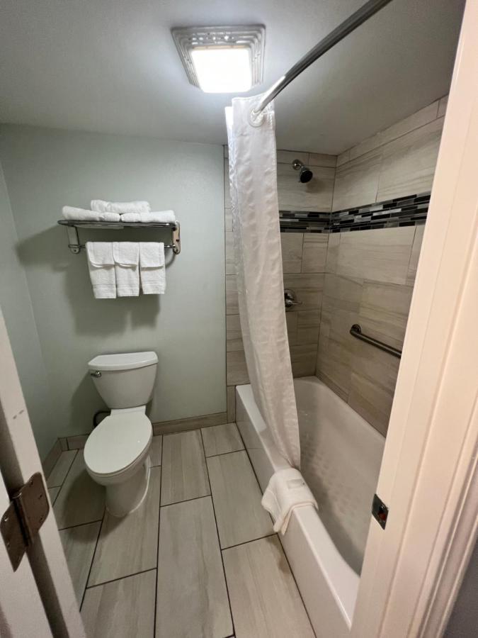 Continental Inn And Suites Nacogdoches Tx Sfa University Downtown 외부 사진
