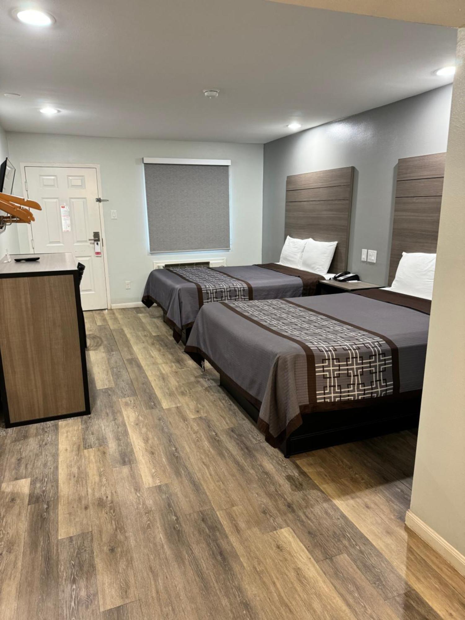Continental Inn And Suites Nacogdoches Tx Sfa University Downtown 외부 사진