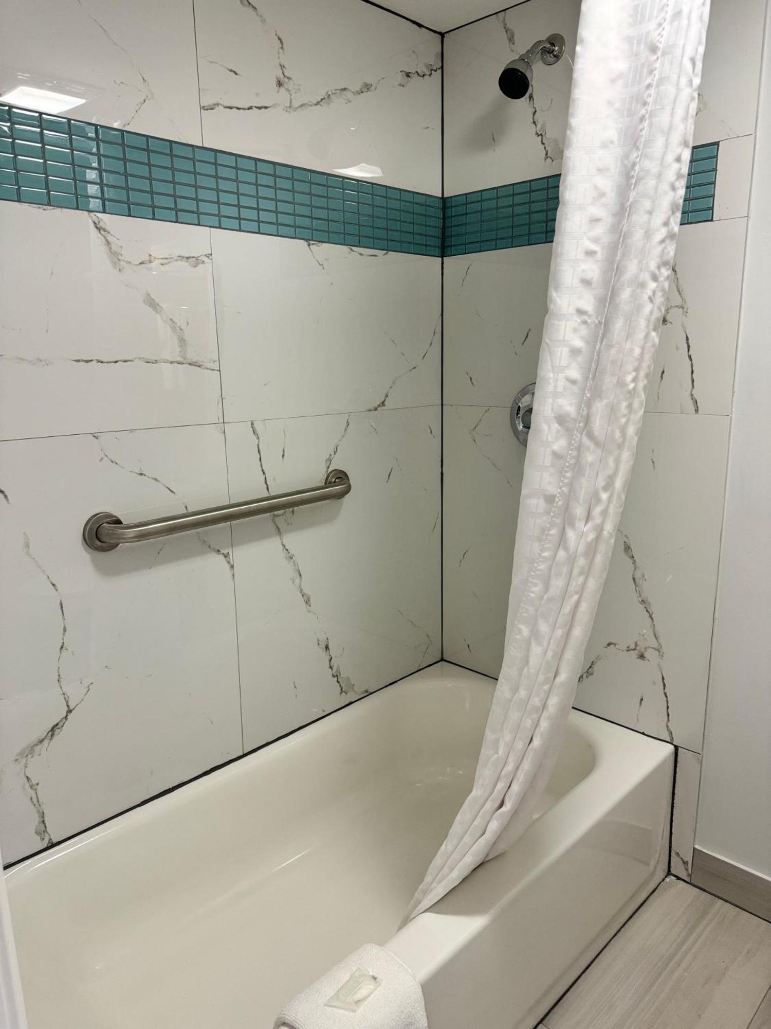 Continental Inn And Suites Nacogdoches Tx Sfa University Downtown 외부 사진