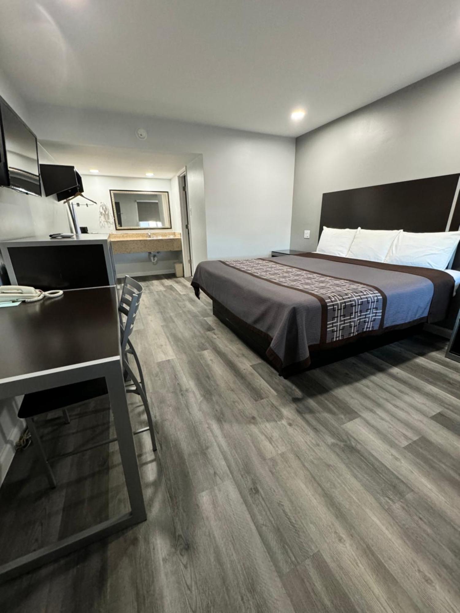 Continental Inn And Suites Nacogdoches Tx Sfa University Downtown 외부 사진