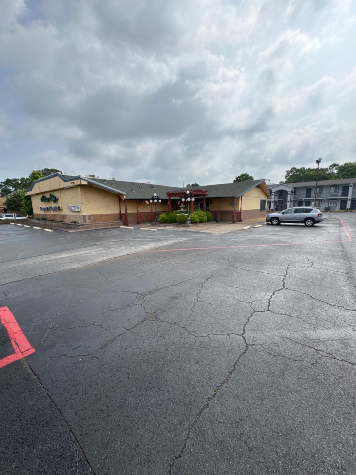Continental Inn And Suites Nacogdoches Tx Sfa University Downtown 외부 사진