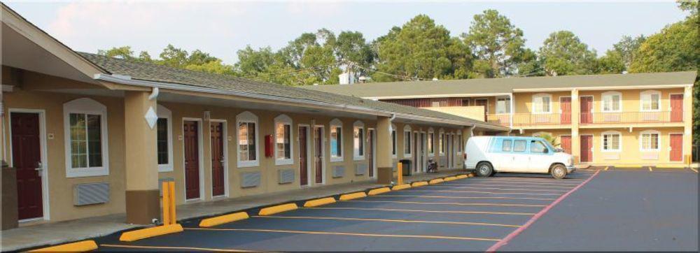 Continental Inn And Suites Nacogdoches Tx Sfa University Downtown 외부 사진