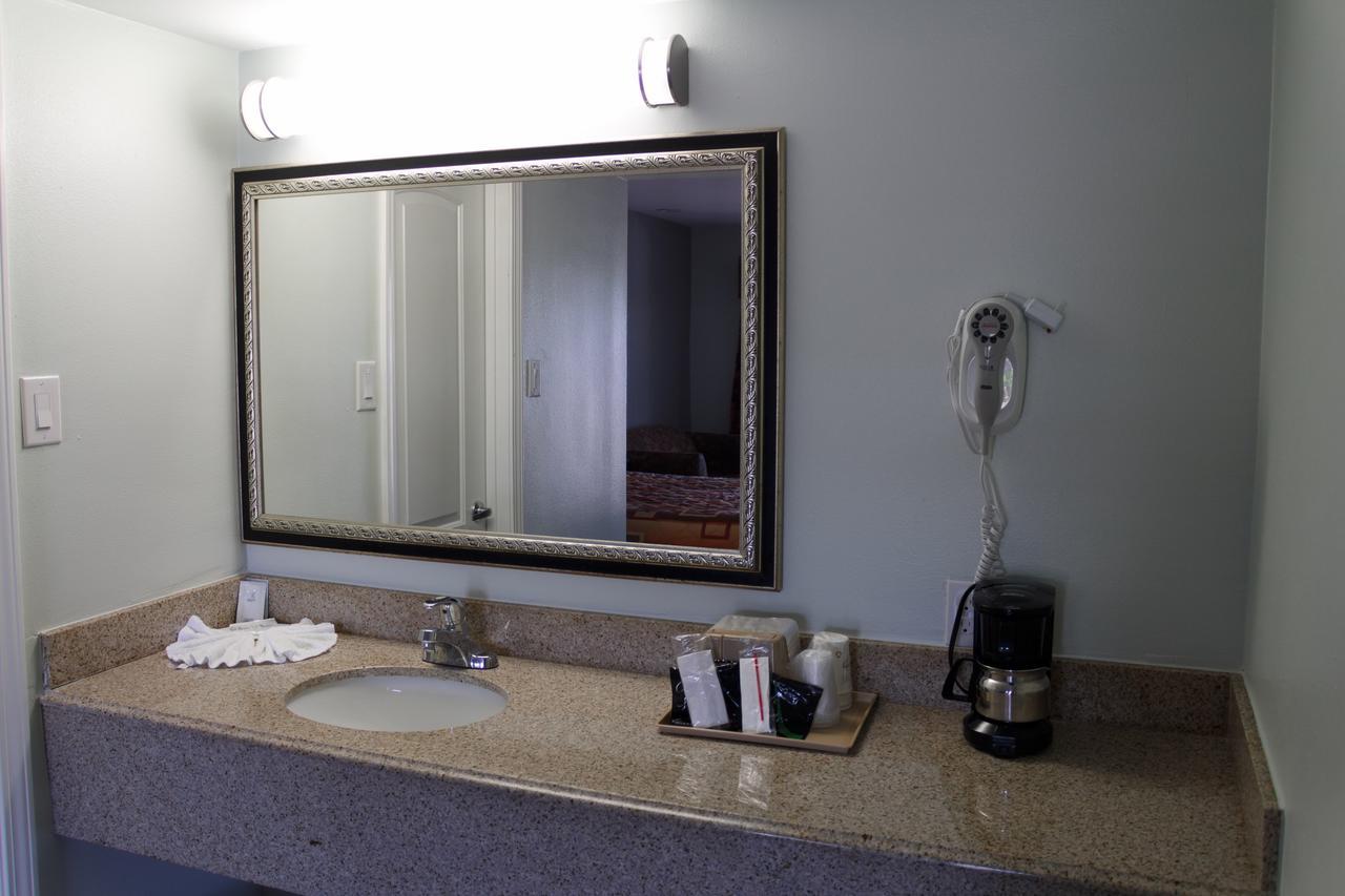 Continental Inn And Suites Nacogdoches Tx Sfa University Downtown 외부 사진