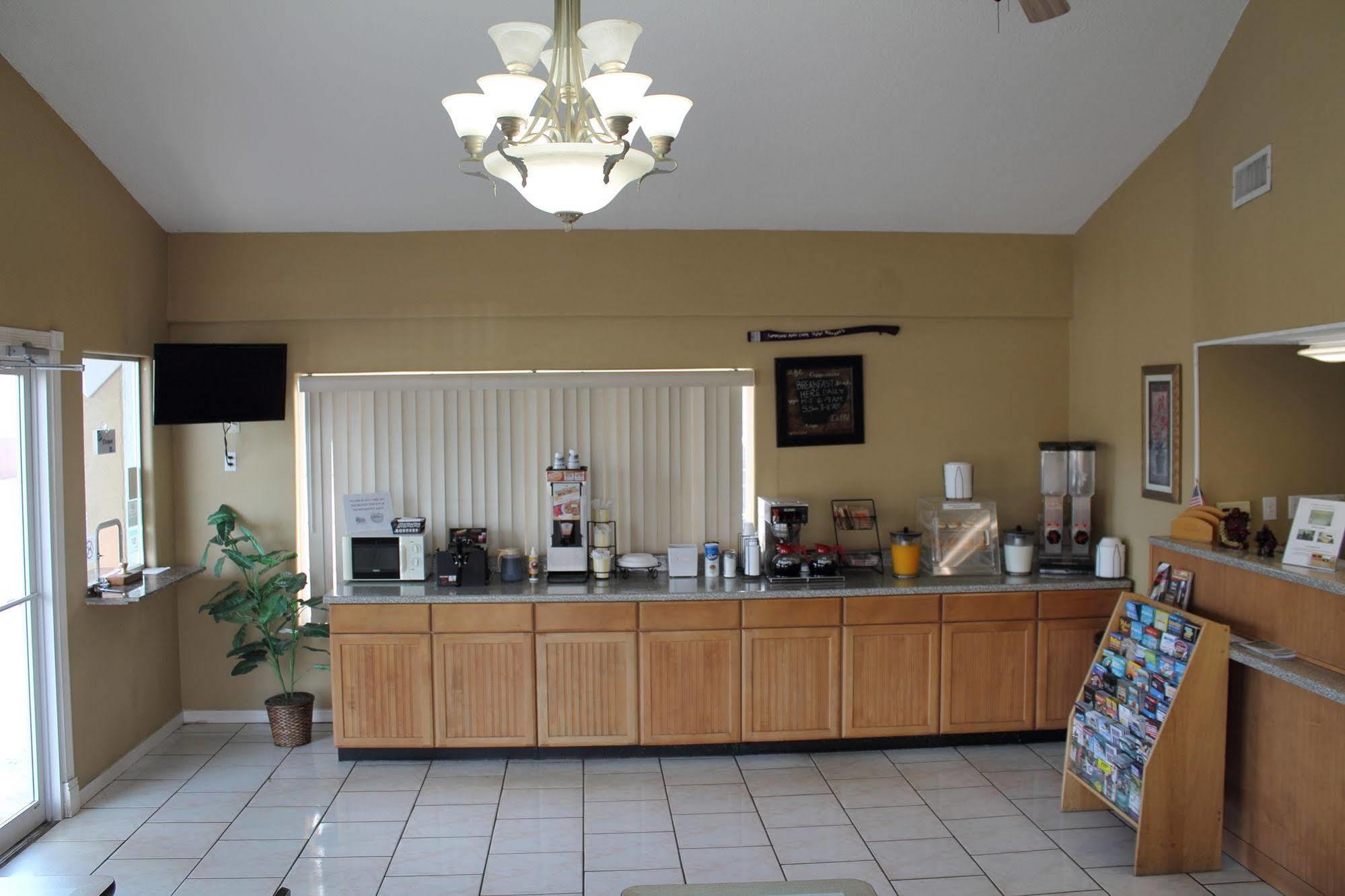 Continental Inn And Suites Nacogdoches Tx Sfa University Downtown 외부 사진