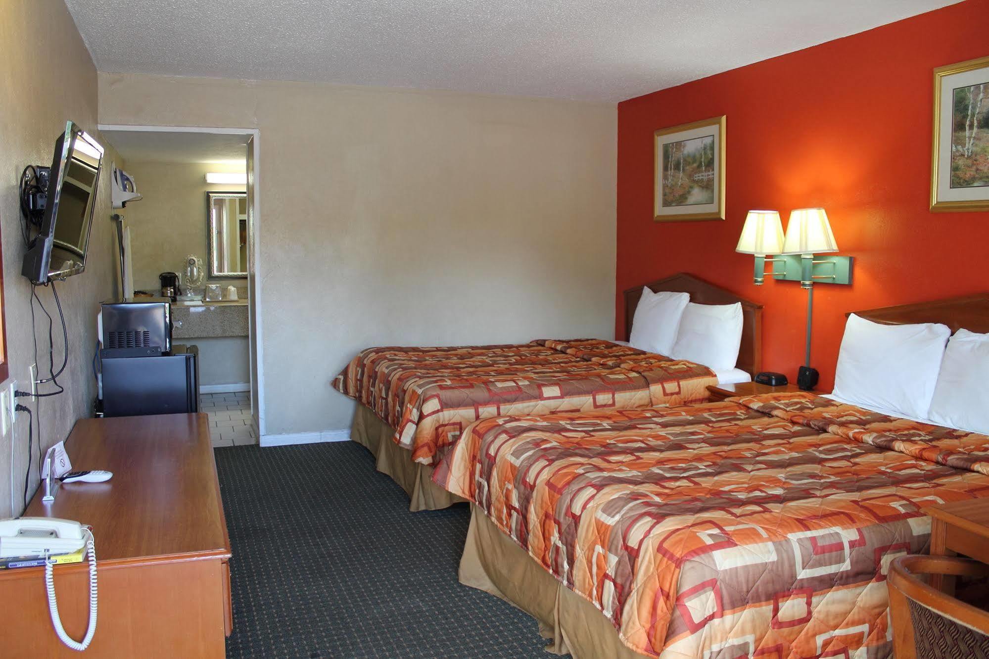 Continental Inn And Suites Nacogdoches Tx Sfa University Downtown 외부 사진